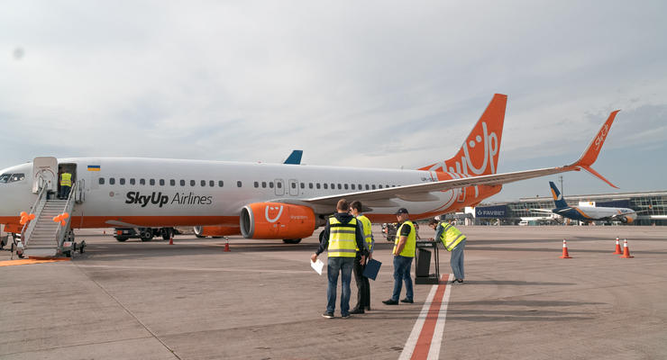 В Борисполе из-за неисправности вернули самолет SkyUp, летевший в Батуми