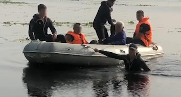В Киевском море из-за шторма рыбака отнесло на 10 км от берега