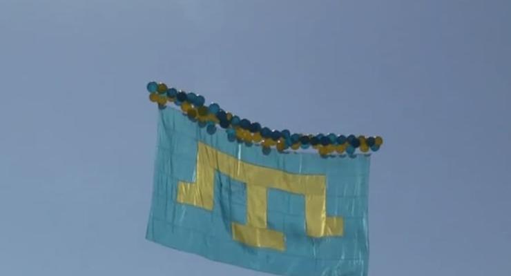 Активисты запустили в небо над Крымом крымскотатарский флаг