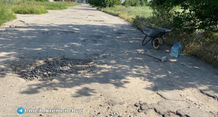 Житель Кременчуга хотел за свой счет залатать ямы, но материалы украли