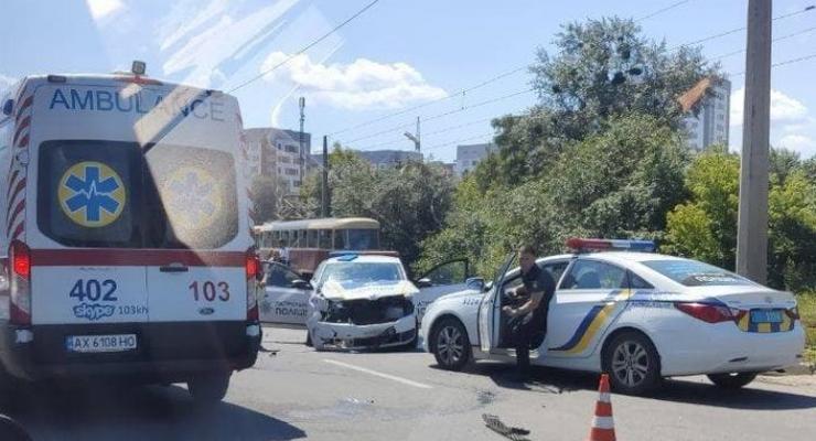 В Харькове серьезное ДТП с копами: Полицейского увезли в неотложку