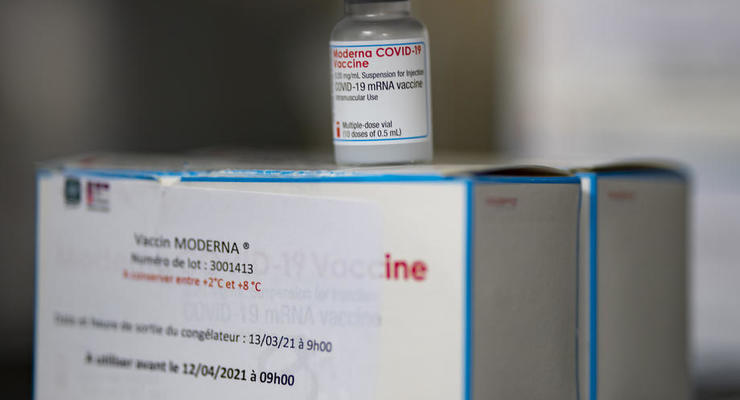 В июле Украина получит вакцину от коронавируса Moderna