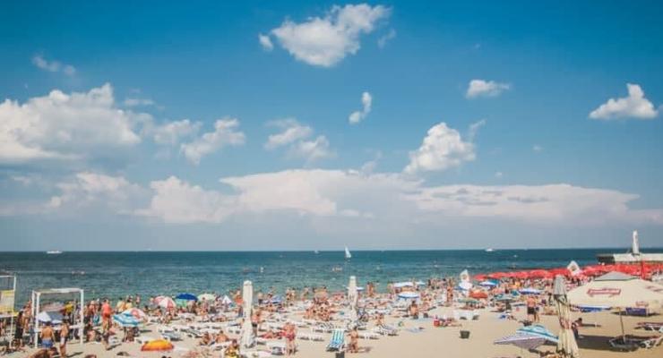 Украинцам рекомендовали не купаться на пляжах Затоки