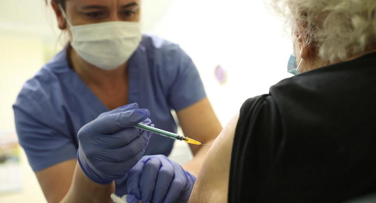 Более миллиона украинцев уже полностью вакцинированы от COVID