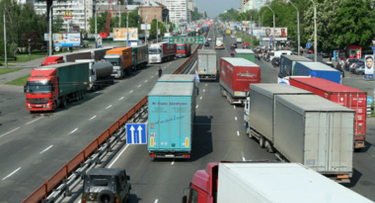В Киев снова ограничили въезд грузовиков из-за жары