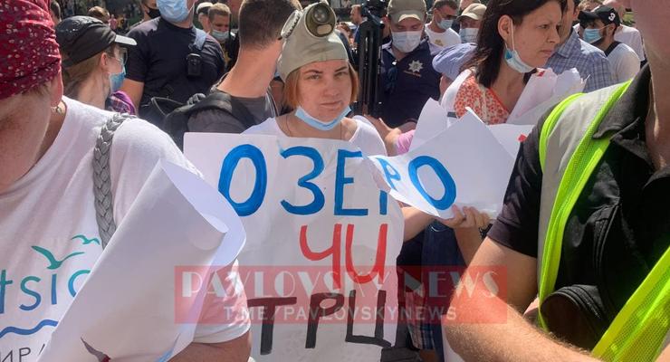 "Стычки идут без остановки": Под КГГА сразу четыре митинга