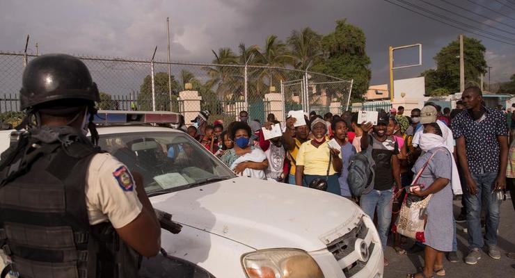 Власти Гаити просят ООН ввести миротворцев