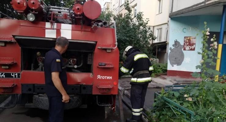 На Киевщине при пожаре в многоэтажке погибли два человека