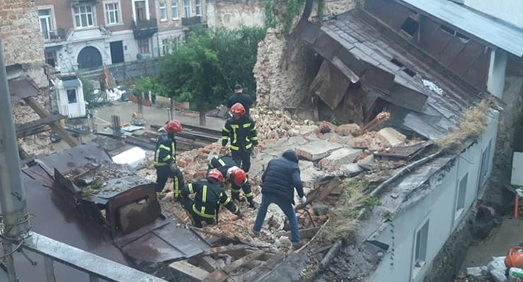 В центре Львова обвалился нежилой дом: Погиб рабочий