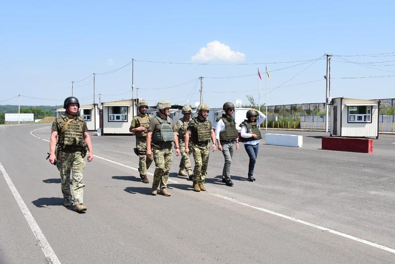 Район проведения операции Объединенных сил на Донбассе посетила делегация из Дании. / facebook.com/pressjfo.news/