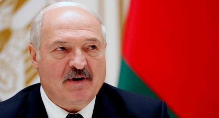 Беларусь не будет удерживать на границе "вооруженных" мигрантов - Лукашенко