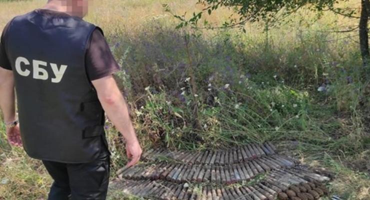 СБУ обнаружила тайник с артснарядами в окопе сепаратистов