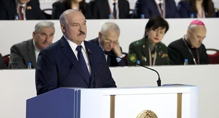 Лукашенко снял с себя часть полномочий