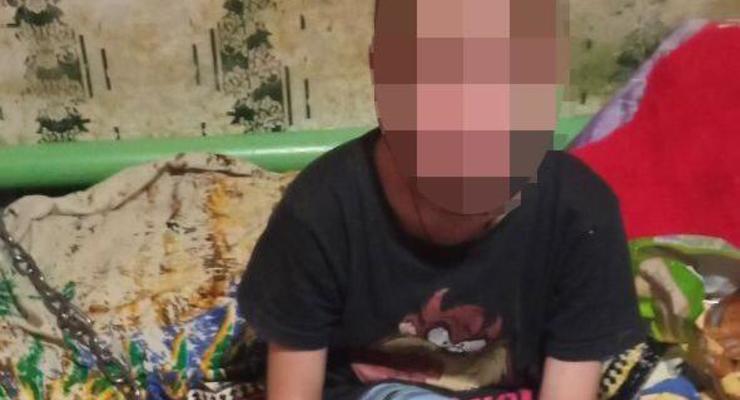 "Перевоспитание": в Кривом Роге 7-летнего мальчика приковали к батарее