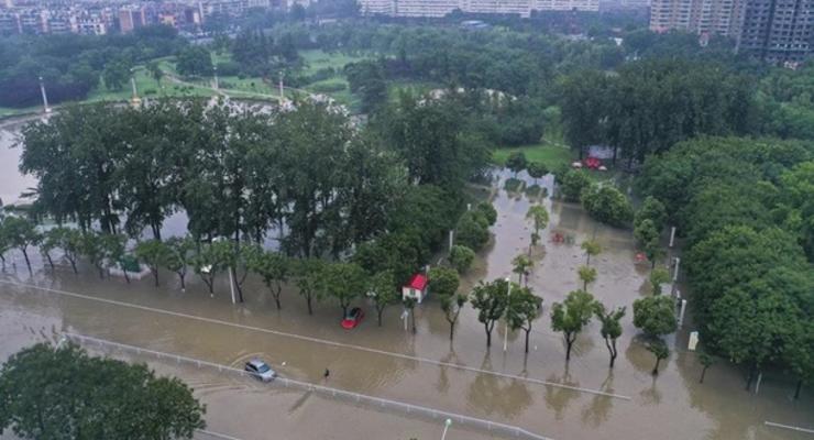 Число погибших от наводнения в провинции Хэнань в Китае достигло 56
