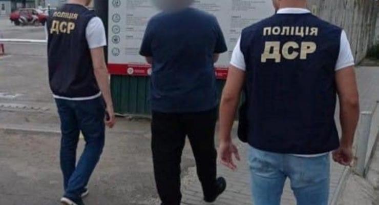 Из Украины выдворили еще одного "криминального авторитета" из списка СНБО