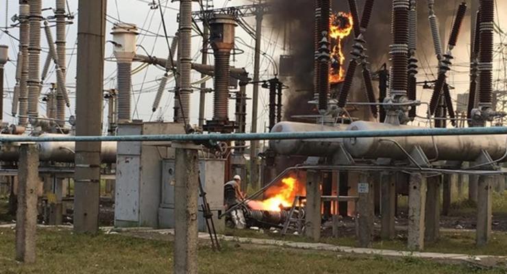 В Ровно пропадал свет из-за пожара на трансформаторе