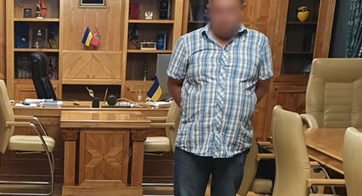 Чиновника Харьковского облсовета, задержанного на взятке в 1 млн. гривен, отпустили под залог