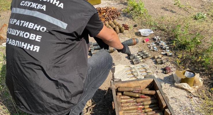 В прифронтовом Зайцево нашли склад патронов, мин и гранат