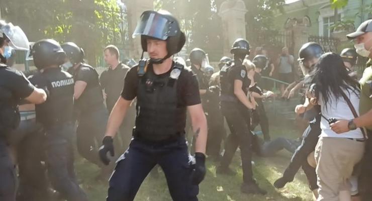 В Киеве задержали двух участников драки ЛГБТ-активистов с националистами