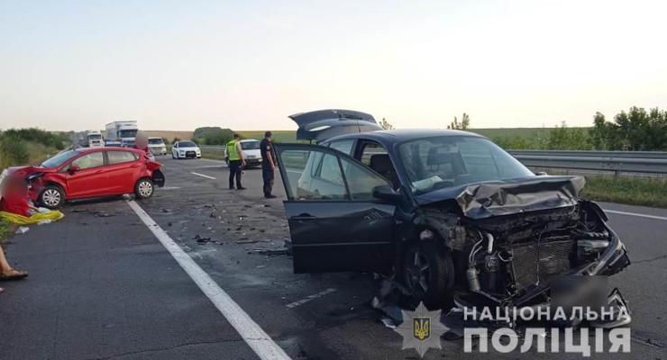 Под Одессой столкнулись три автомобиля: пострадали дети