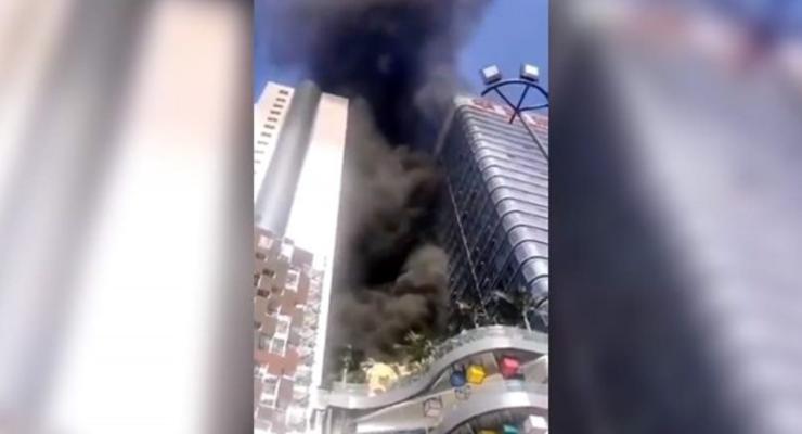 В Китае загорелась Сианьская башня