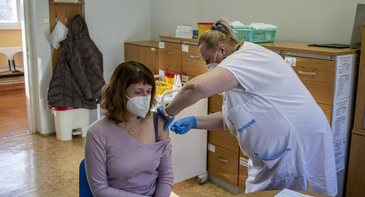 В Закарпатье Венгрия начала выдавать справки о COVID-прививках