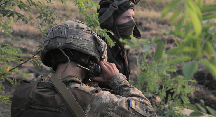 За сутки на Донбассе восемь обстрелов, один военный ранен