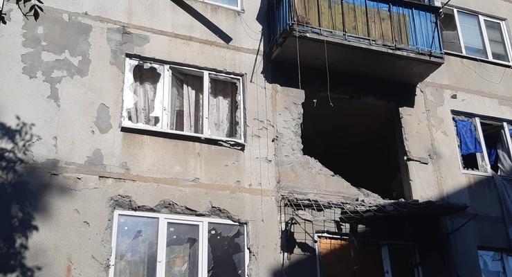 Боевики обстреляли многоэтажку на Донетчине: Ранен мирный житель