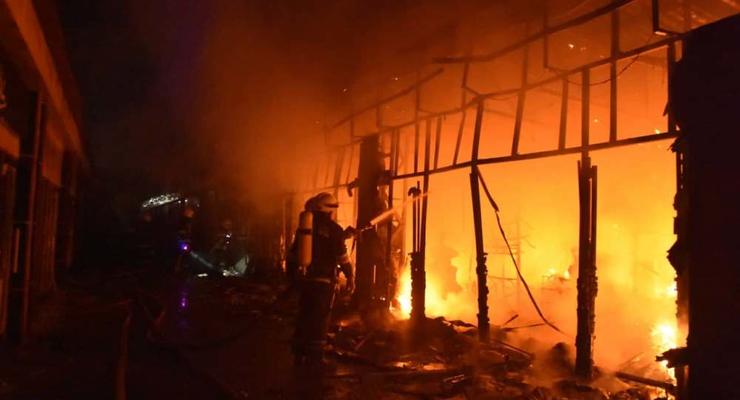 В Одессе ночью сгорели торговые павильоны "Конфискат"