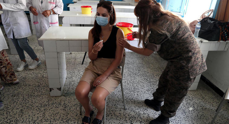 Только для жителей Закарпатья: Венгрия продлила вакцинацию на границе