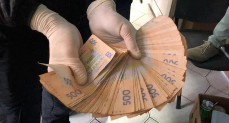 150 тыс за возврат изъятых денег: Чиновника полиции поймали на взятке