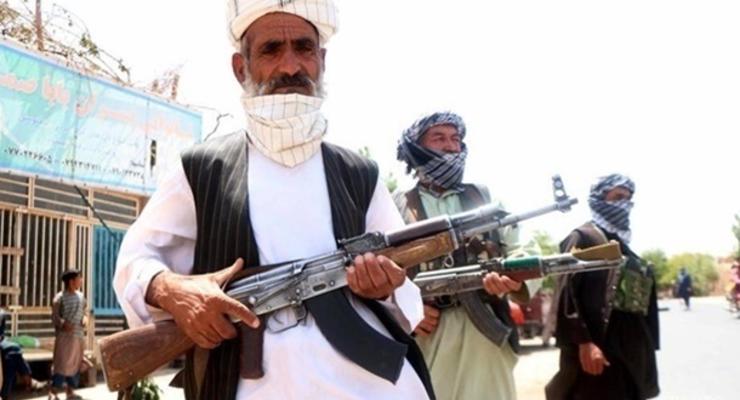 Талибы избили британца и его жену на пути к центру эвакуации – СМИ