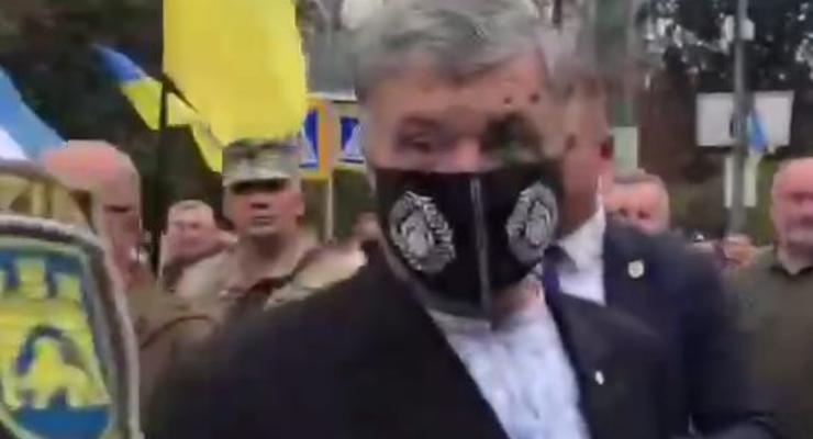 В Киеве Порошенко облили зеленкой