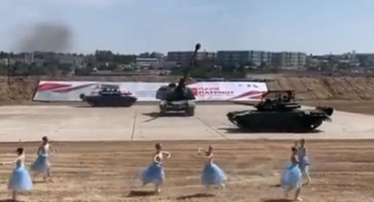 Жителям оккупированного Крыма показали "танковый вальс" (видео)