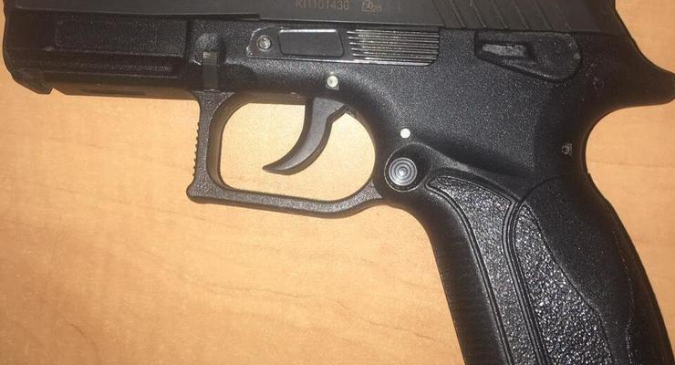 Житель Днепра ночью устроил стрельбу из пистолета