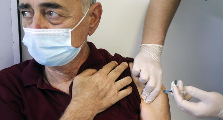 Больше 4 млн украинцев получили вторую дозу COVID-вакцины