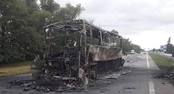 На Житомирщине автобус с пассажирами врезался в автовоз: Есть жертвы