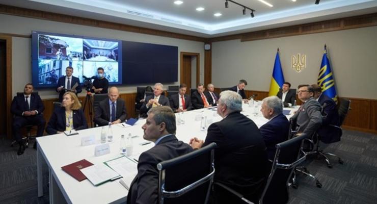 Зеленский с сенаторами из США обсудил Донбасс и вступление Украины в НАТО