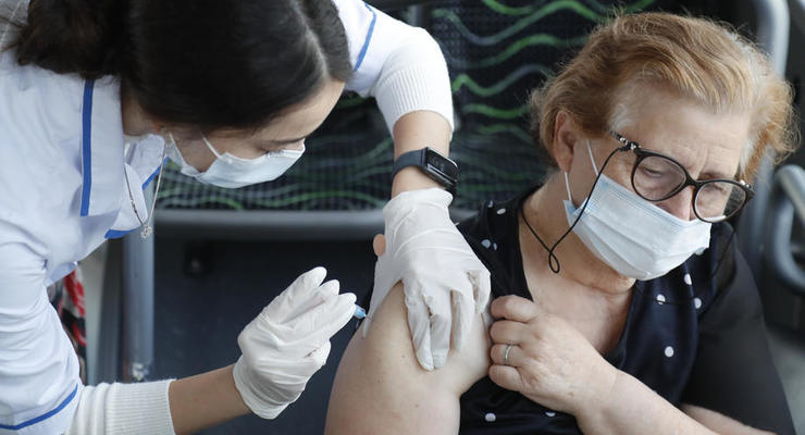 В Украине сделали больше 10 млн COVID-прививок