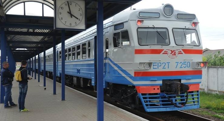 На Донбассе боевики обстреляли ж/д станцию, движение поездов ограничили