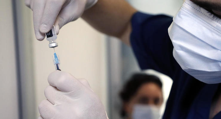 Будут ли украинцев прививать третьей дозой вакцины: Ответ МОЗ