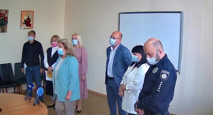 В Хмельницком госпитализировали уже 10 школьников с отравлением