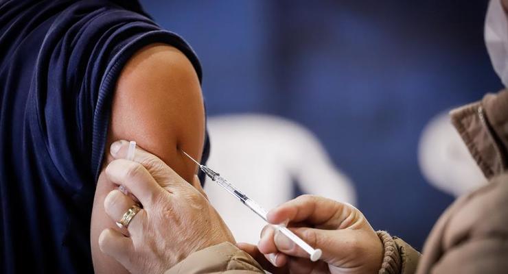 За неделю в Украине сделали около 1 млн COVID-прививок