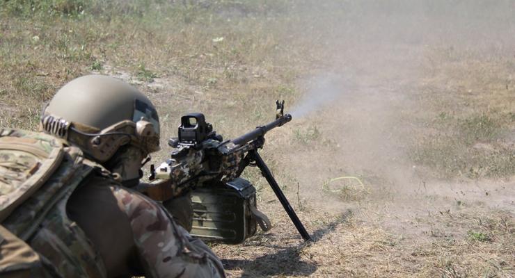 За сутки боевики 12 раз обстреляли ВСУ на Донбассе