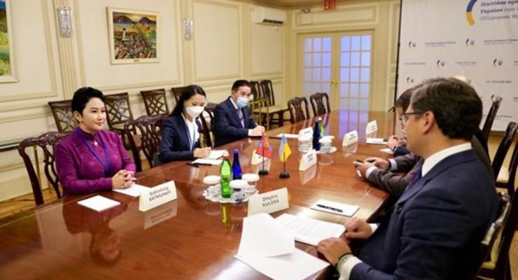 "Ищем выгоду для Украины": Кулеба провел переговоры с главой МИД Монголии