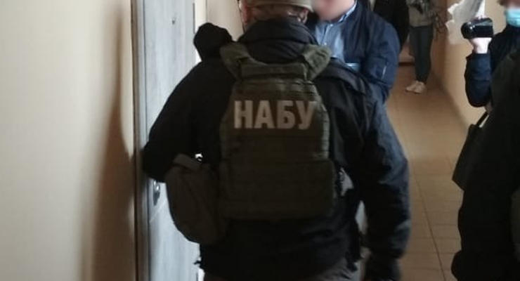 Детективы НАБУ проводят обыски в Харькове