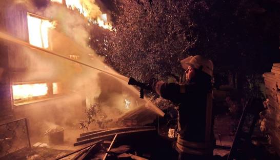 В Киеве во время пожара в доме пострадали два человека, один погиб