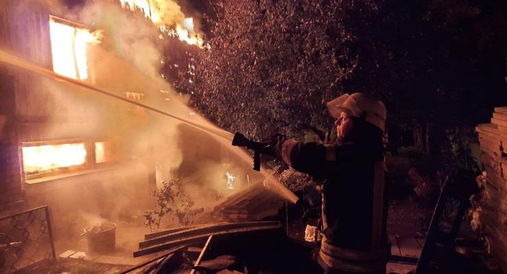 В Киеве во время пожара в доме пострадали два человека, один погиб