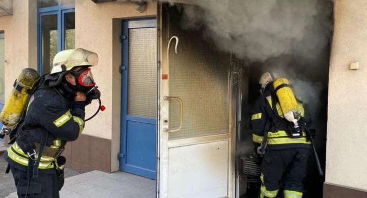 Пожар в киевской гимназии: эвакуировали 1500 детей